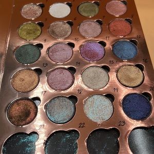 Shadow Book Bundle includes 20 shadows